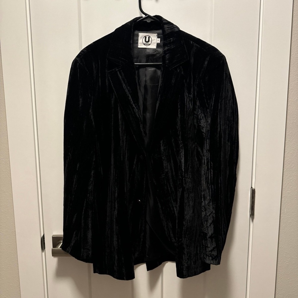 Black velvet blazers for women